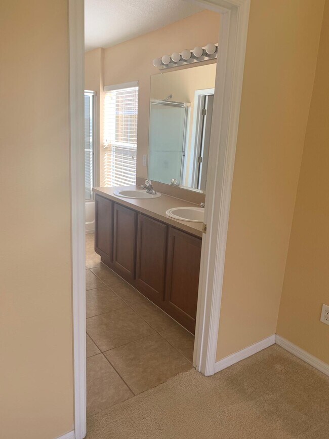 Building Photo - 10783 Gran Paradiso Dr
