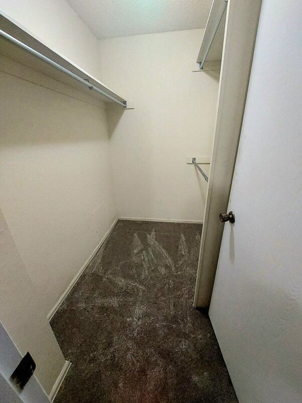 Building Photo - 381 1/2 Ridge View Dr