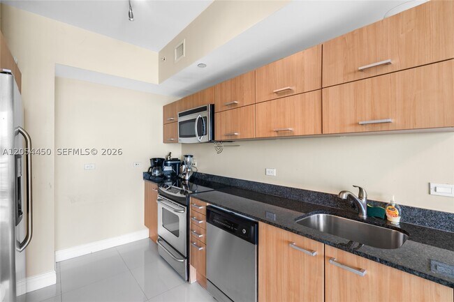 Building Photo - 350 S Miami Ave