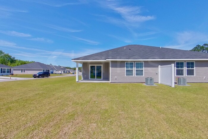 Building Photo - 10 Camper Cir