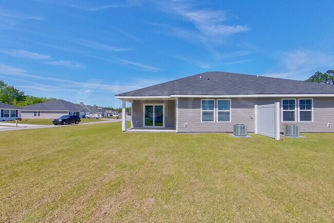 Building Photo - 10 Camper Cir