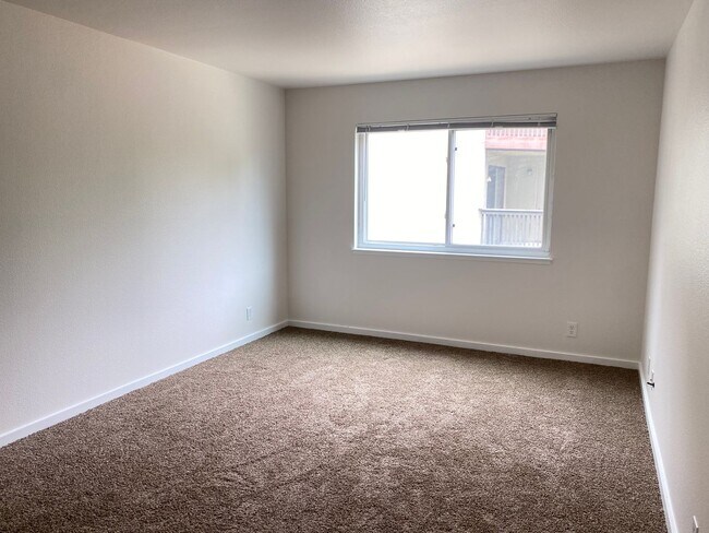 Building Photo - Beautiful Two Bedroom Two Bathroom Condo W/ Balcony & In Unit Laundry!