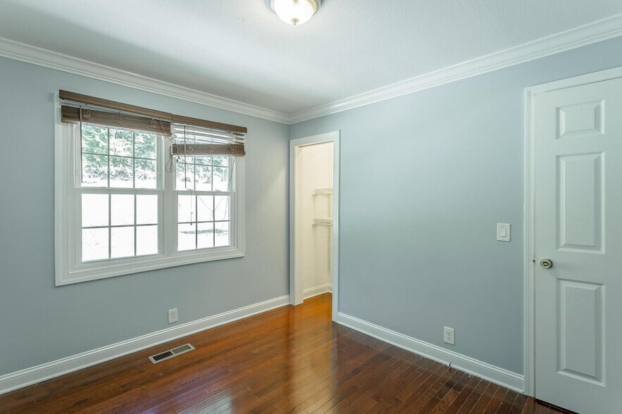 Building Photo - 1032 S Seminole Dr