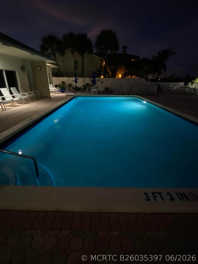 Building Photo - 650 Snug Harbor Dr