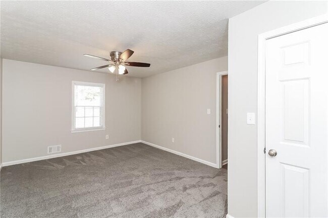 Building Photo - 230 Sweetwater Cir