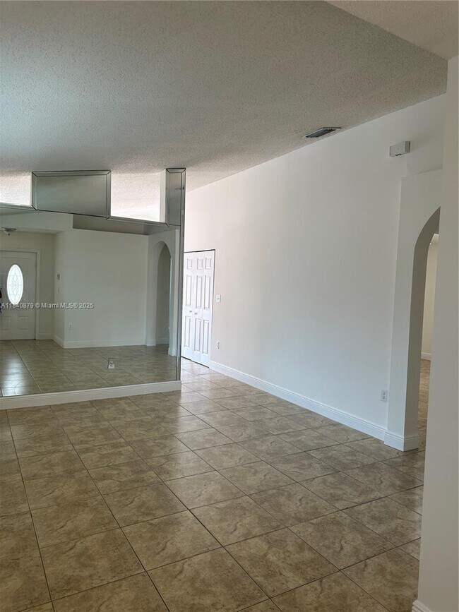 Building Photo - 16771 NW 74th Ct