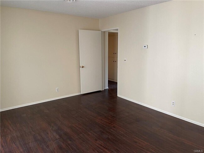 Building Photo - 1553 Albret St