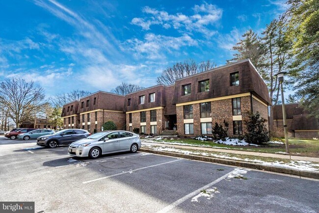 Building Photo - 5232 W Running Brook Rd