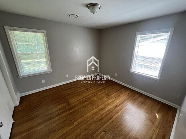 Building Photo - 2065 St James Dr