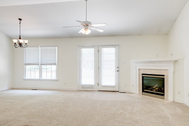 Building Photo - 1913 Castle Glen Dr