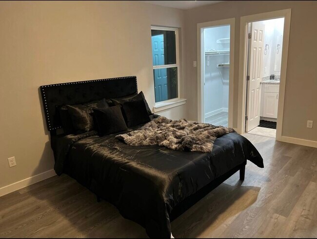 Building Photo - 4616 Shreveport Blvd