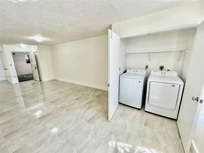 Building Photo - 2880 N Oakland Forest Dr
