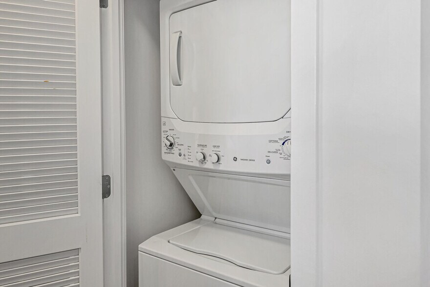 Building Photo - 1720 Saic Dr