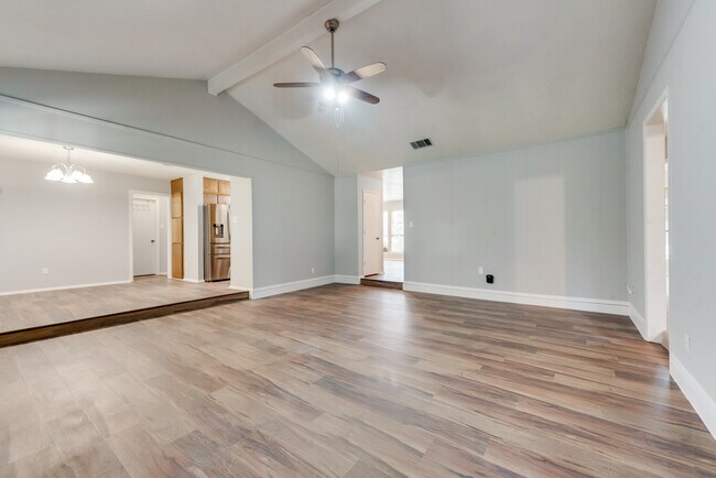 Building Photo - 1006 Walnut Pl