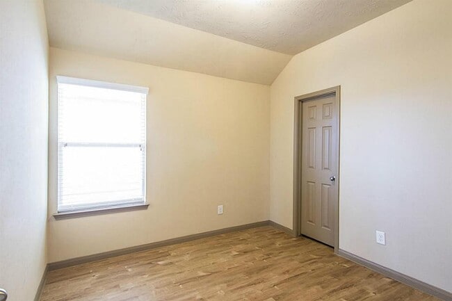 Building Photo - 5815 S Brenwood Dr