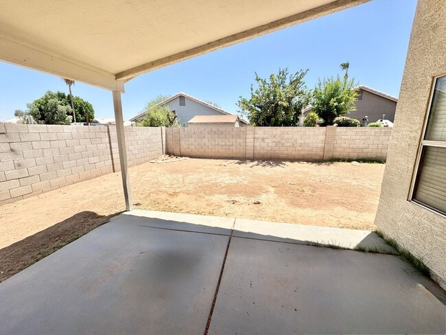 Building Photo - 3 Bedroom/2 Bath Single Level Home! NO HOA