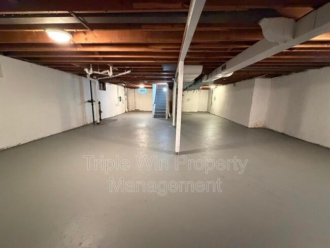 Building Photo - 1045 N Florissant Rd