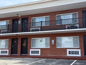 Building Photo - 405 Dunwoody St