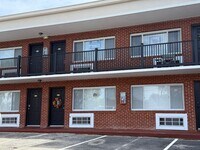 Building Photo - 405 Dunwoody St