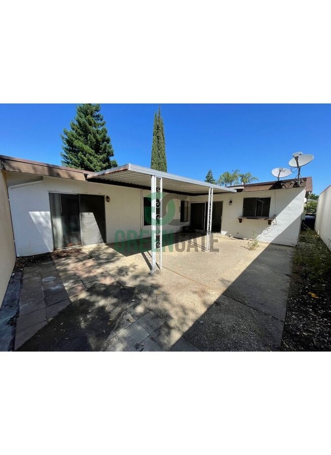 Building Photo - 3 BEDROOM 2 BATH HOME MOVE IN READY IN MODESTO!