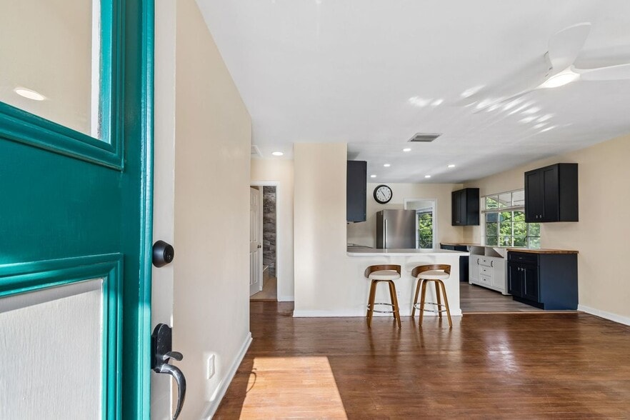 Building Photo - 1101 27th St N