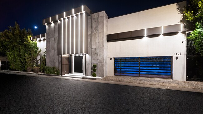 Building Photo - 1623 Viewmont Dr