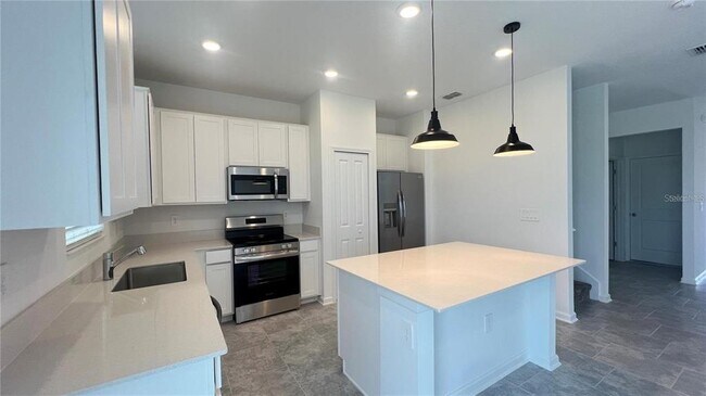 Building Photo - 3054 Chantilly Dr