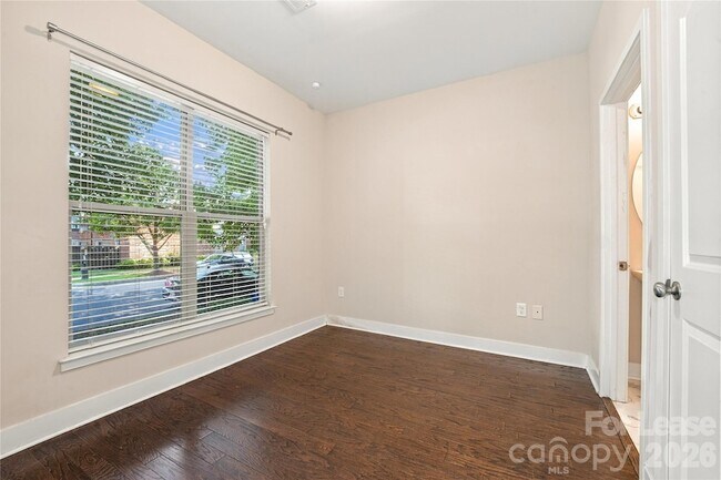 Building Photo - 732 Seigle Point Dr