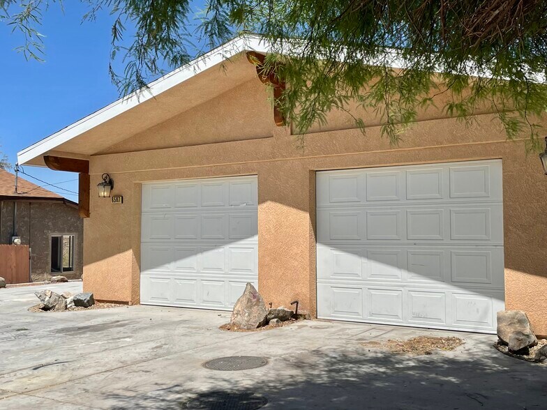 Building Photo - 6587 Oasis Ave