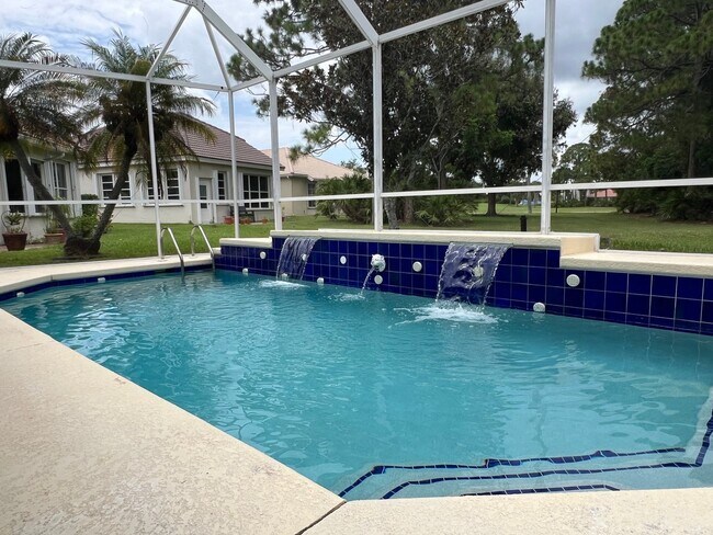 Building Photo - 557 SW New Castle Cove