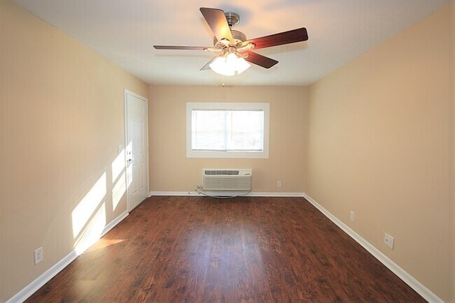 Building Photo - 1219 Lakeview Dr NW