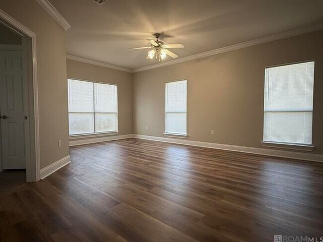 Building Photo - 41206 Colonial Dr