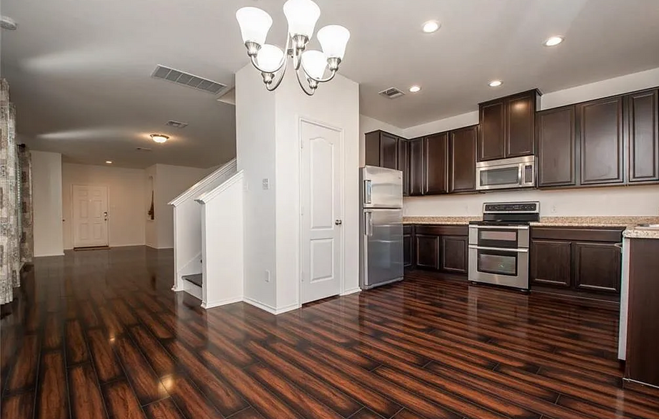 Building Photo - 8905 Lonesome Oak Dr