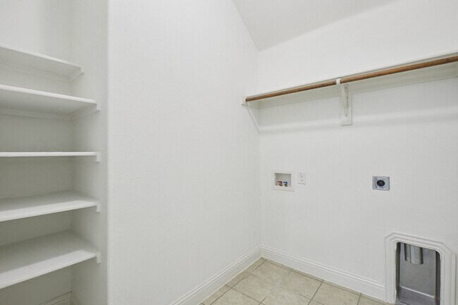 Building Photo - 1616 Downing Dr