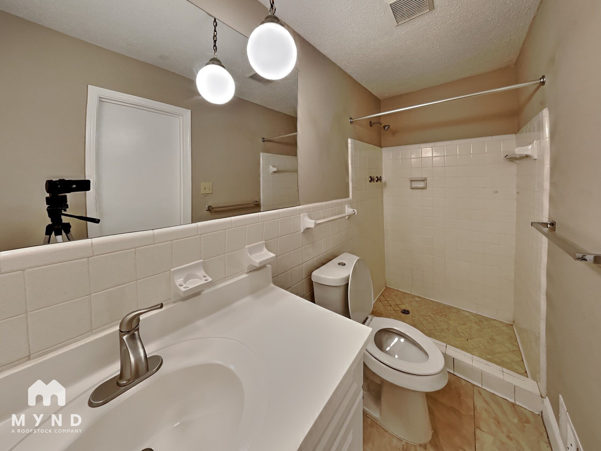 Building Photo - 988 Hearthstone Dr