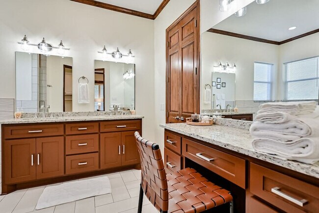 Building Photo - 811 Mallard Pointe Dr