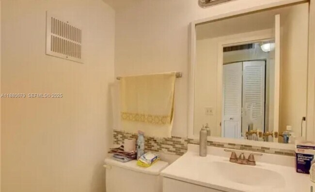 Building Photo - 82 Fanshaw B