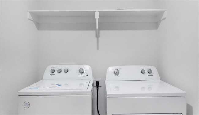 Building Photo - 200 NW Bellflower St