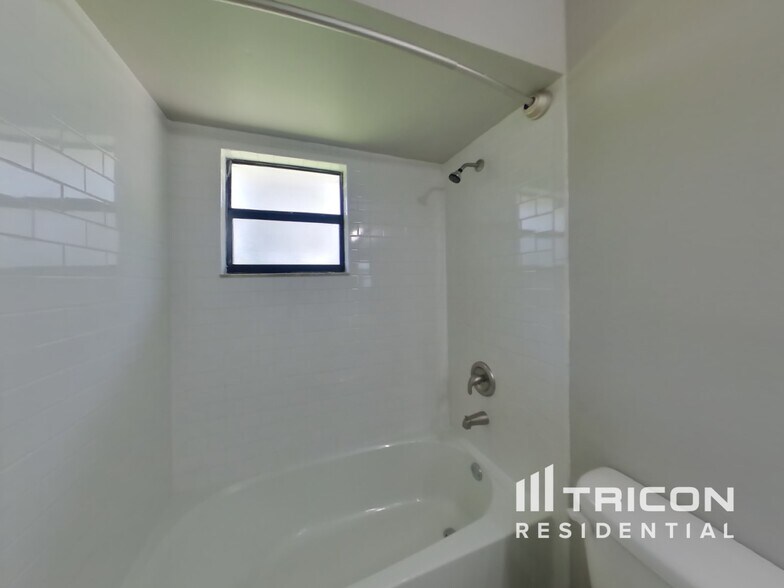 Building Photo - 3095 Branchville Dr