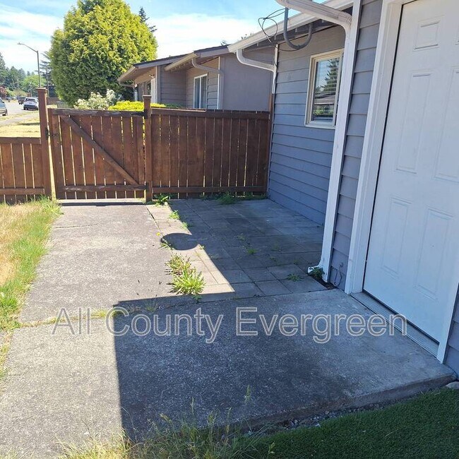 Building Photo - 420 23rd St SE