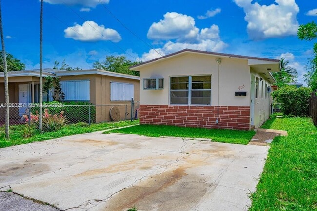 Building Photo - 805 NW 3rd Terrace