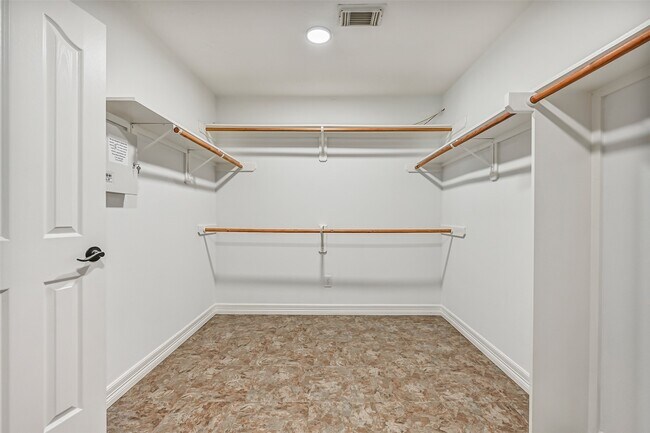 Building Photo - 513 Meadow Bend Dr