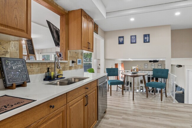 Building Photo - 407 Greenfield Rd