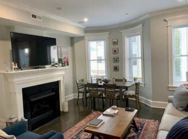 Building Photo - 207 Green St