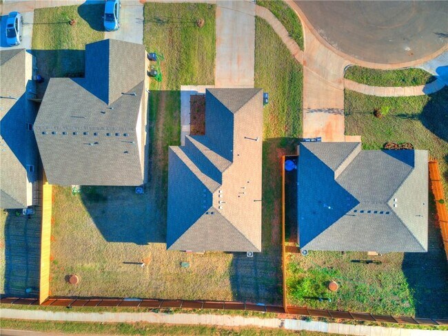 Building Photo - 11708 NW 99th Ter