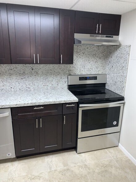 Building Photo - 3129 Oakland Shores Dr