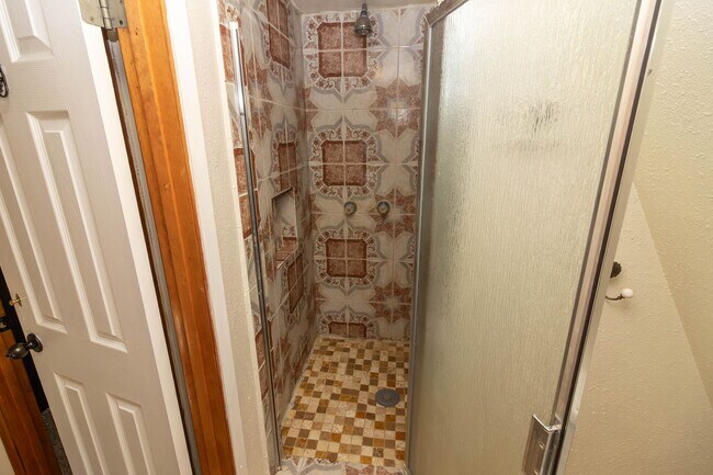 Building Photo - 3 Bedroom 2 Bath Gambrel Nestled in Big Bear City