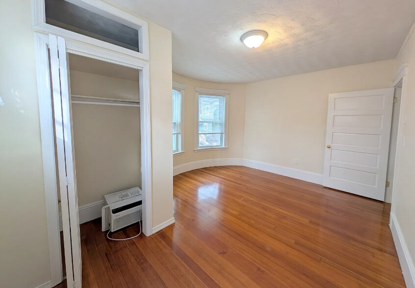 Building Photo - 14 Sanborn Ave