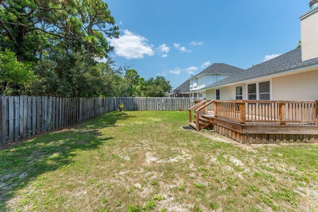 Building Photo - Spacious Home in Navarre!