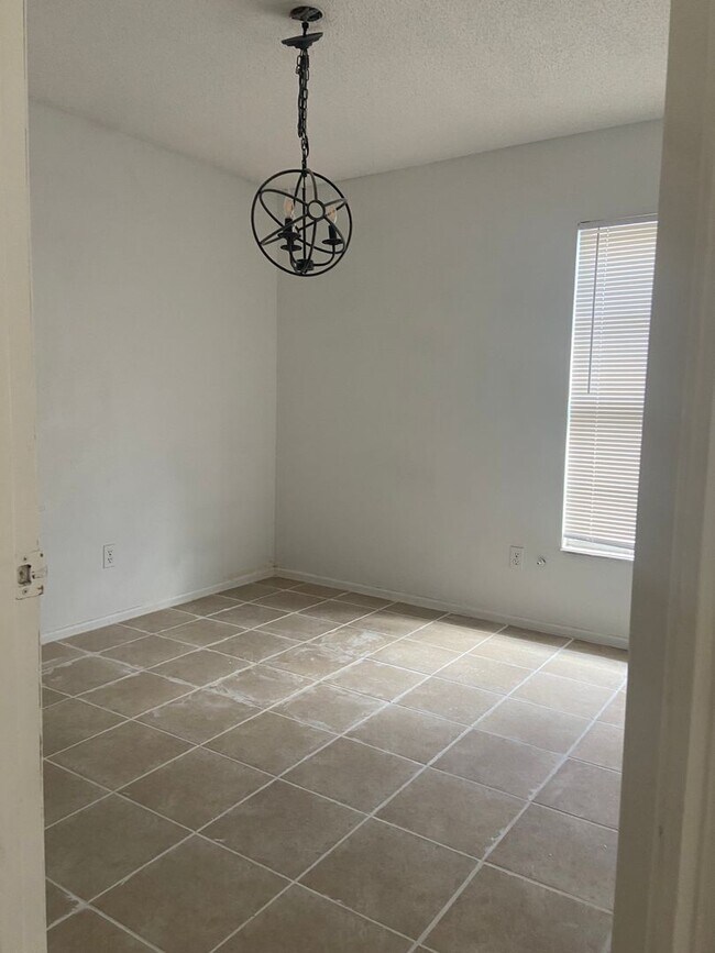 Building Photo - Lovely 3 Bed / 2 Bath Home in Apopka Quiet...